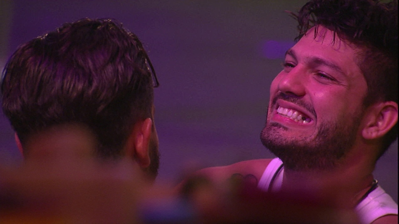 Luiz Felipe perde dente no BBB 17