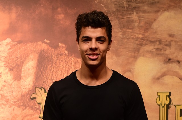 Matheus Ribeiro vive os gêmeos em Dois Irmãos (Divulgação/Globo)