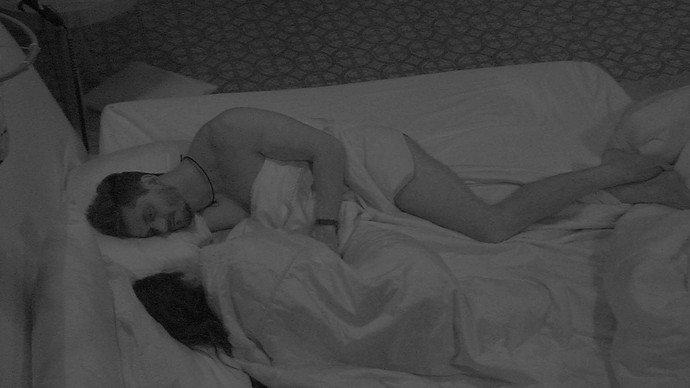 Madrugada pega fogo entre Marcos e Emilly