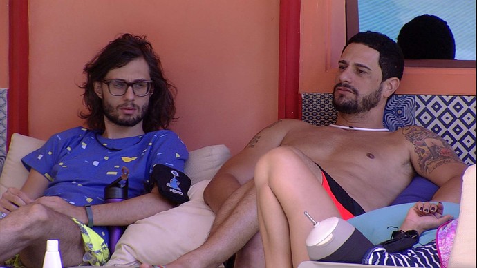 Pedro revela seu estilo de se vestir. (Foto: Divulgação/Gshow)