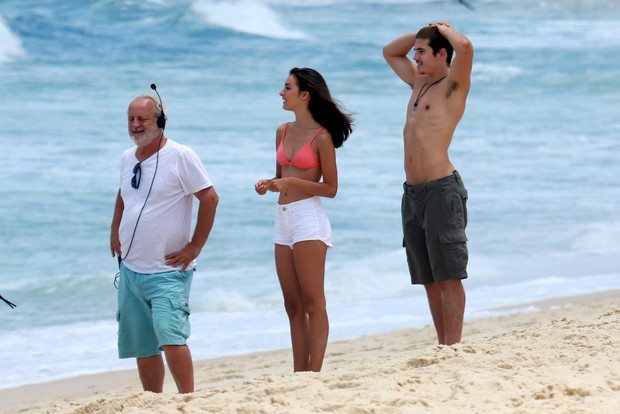 Nicolas Prattes e Marina Moschen em gravação