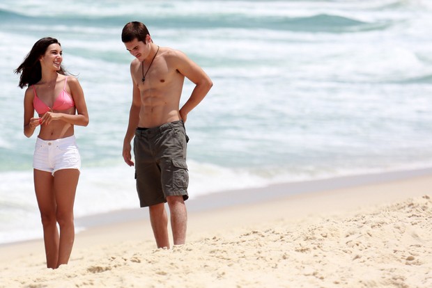 Nicolas Prattes e Marina Moschen em gravação