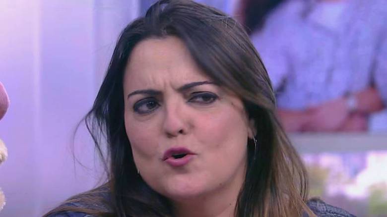 Em entrevista exclusiva ao Observatório da Televisão, a contratada da Record TV revela curiosidades da sua vida e qual é o limite para uma fofoca (Reprodução)
