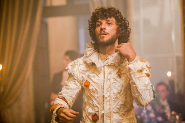 Chay Suede em Novo Mundo