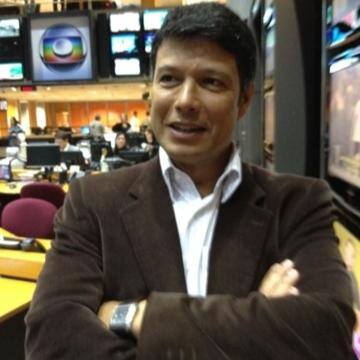 César Menezes foi alvo de protestos no velório de Marisa Leticia (Reprodução/Globo)