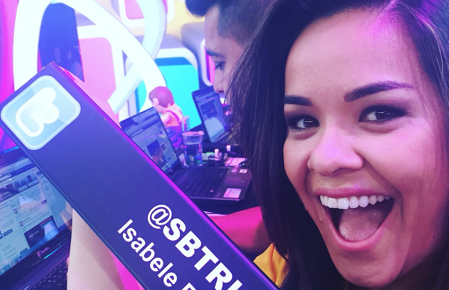 Isabele Benito apresenta o telejornal local SBT Rio (Reprodução)