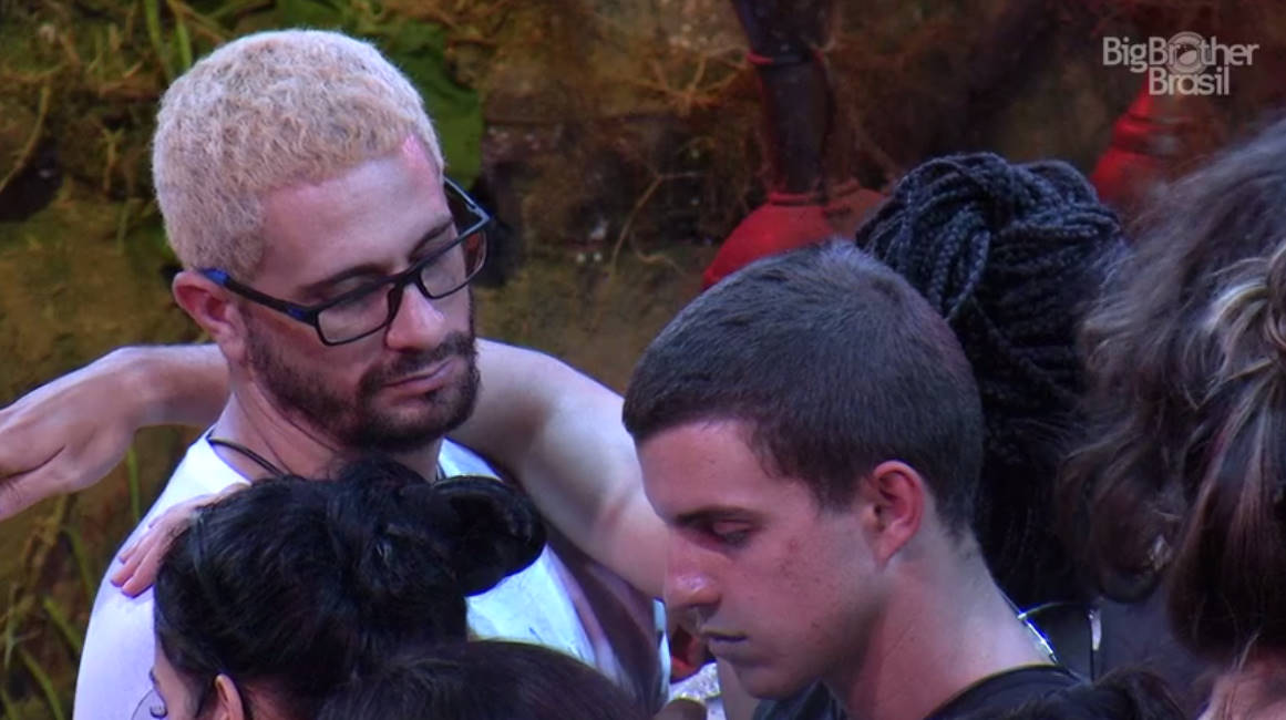 Manoel dorme durante prova do BBB 17