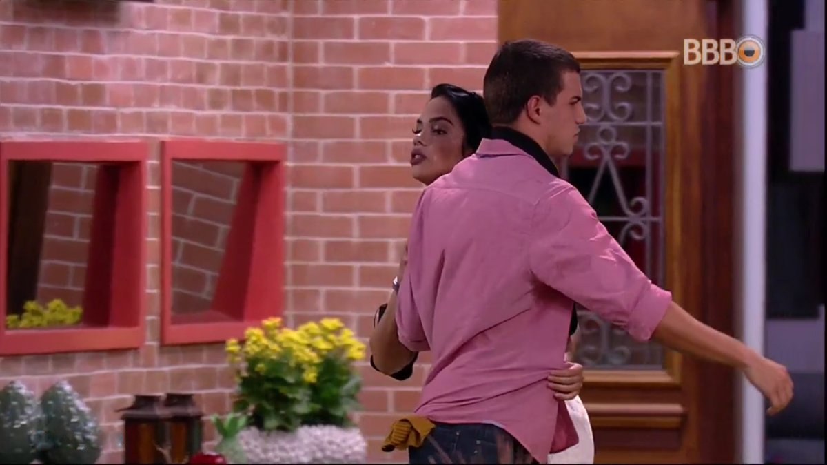 Mayara briga no BBB17