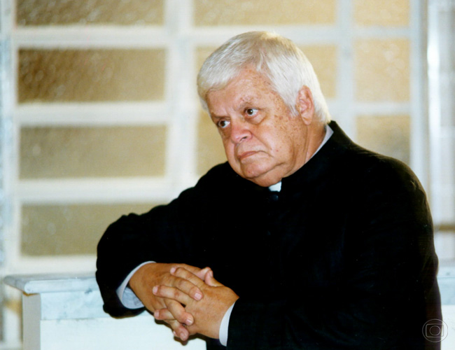 Padre Ovídio (Cláudio Corrêa e Castro) em Meu Bem-querer