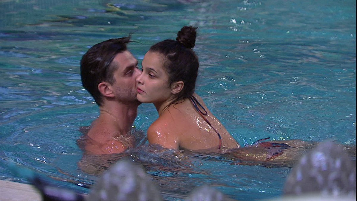 Clima de romance entre Marcos e Emilly, aflora