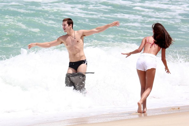 Nicolas Prattes e Marina Moschen em gravação