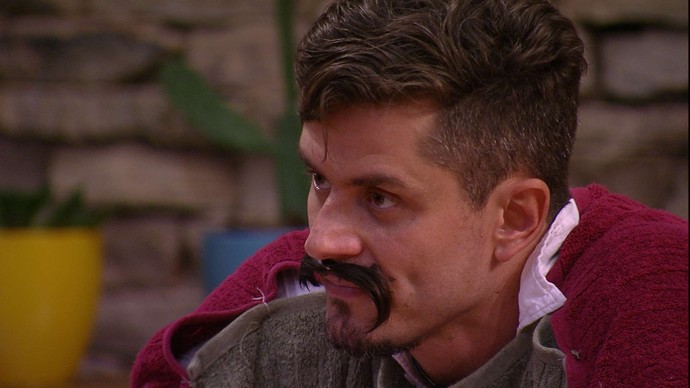 Marcos comenta permanência de Emilly no BBB 17