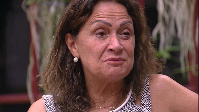 Ieda desabafa com Daniel sobre problemas familiares