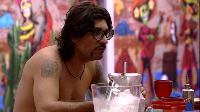 BBB 17: Ilmar é acordado de forma que não gostou da brincadeira