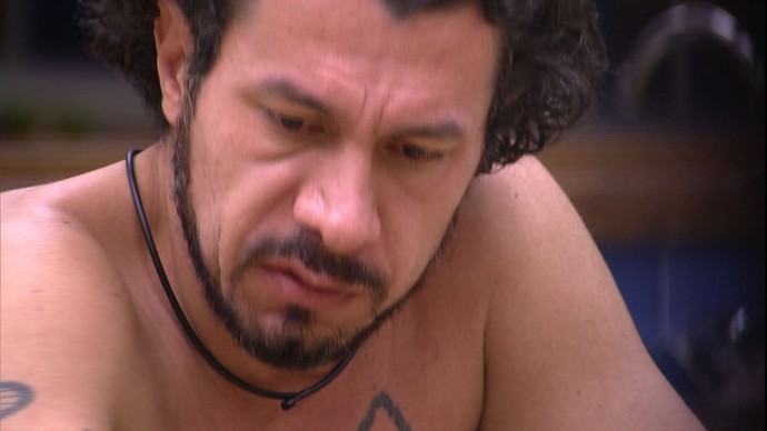 BBB 17: Rômulo pensa que o público quer outra postura