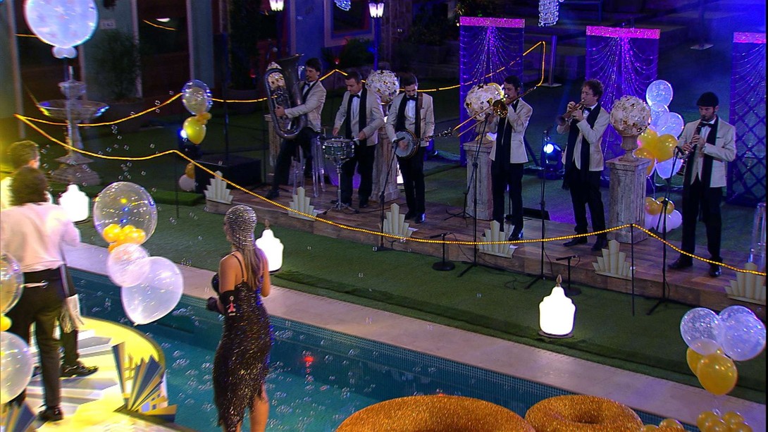 Festa Retrô embala noite do BBB 17