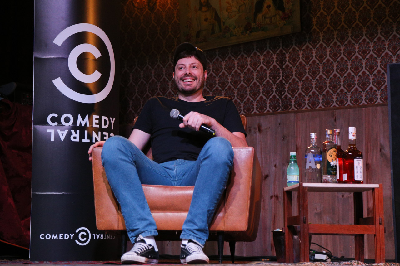 Danilo Gentili lança programa com humoristas bêbados na TV paga Hoje a gente tá mais no cabo que no SBT 