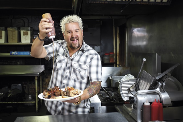 Canal Food Network estreia nova temporada de Lanchonetes Clássicas com Guy Fieri