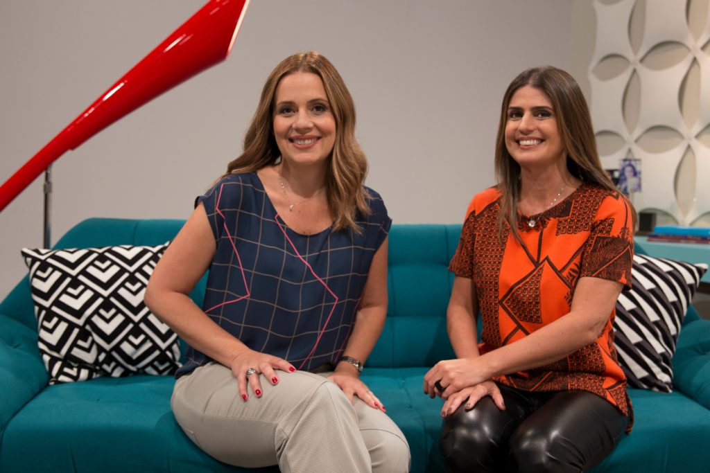 Mariana e Roberta nos bastidores do novo programa da TV Cultura (Foto Nadja Kouchi/TV Cultura)