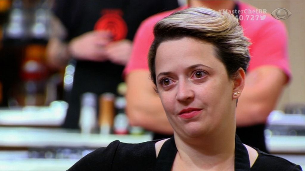 Com postura desnecessária, Caroline perde status de uma das participantes mais queridas do MasterChef