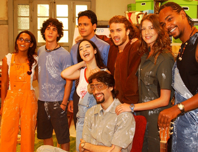 Tais Araújo, Pedro Neschling, Danton Mello, Débora Lamm, Fernando Caruso, Miguel Thiré, Luana Piovani e Rocco Pitanga em Correndo Atrás (Divulgação/ TV Globo)