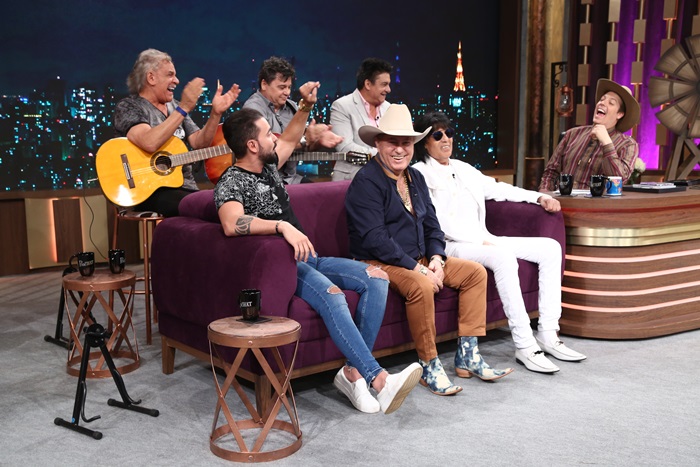 Fábio Porchat se caracteriza para receber grandes nomes da música sertaneja no Programa do Porchat; veja fotos5