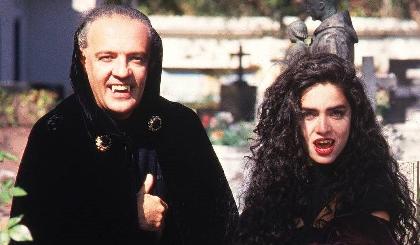 Vlad (Ney Latorraca) e Natasha (Claudia Ohana) em Vamp