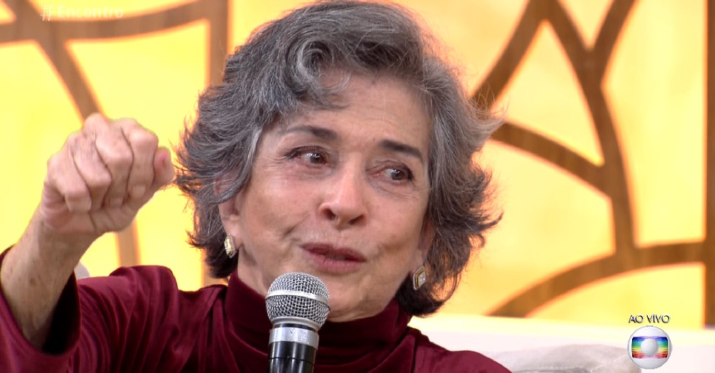 Betty Faria se emociona com morte de Paulo Silvino