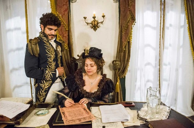 Dom Pedro (Caio Castro) e Leopoldina (Letícia Colin) de Novo Mundo