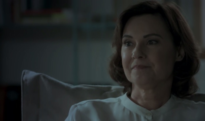 Eva (Ester Jablonski), terapeuta de Ivana (Carol Duarte) em A Força do Querer