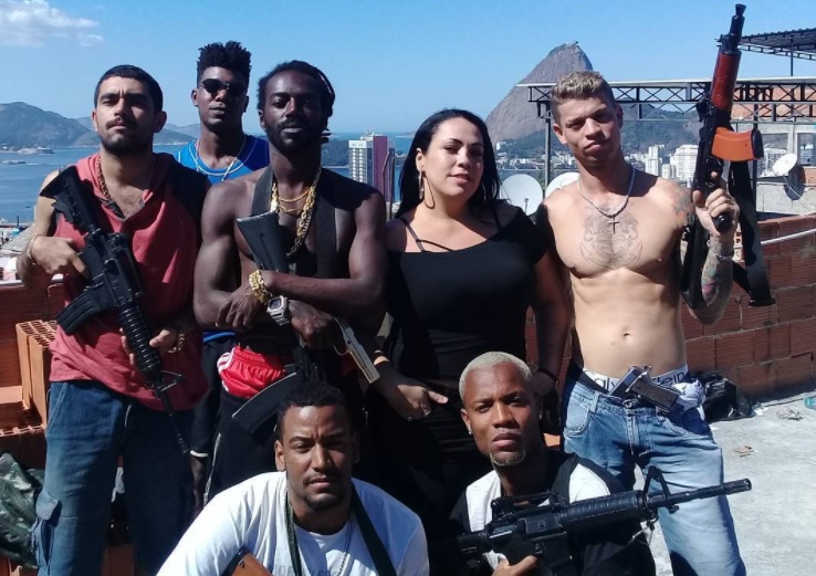 Fabiana Escobar com o elenco de A Força do Querer