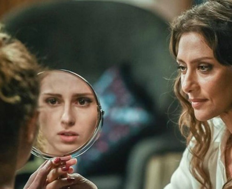 Ivana (Carol Duarte) e Joyce (Maria Fernanda Cândido) de A Força do Querer