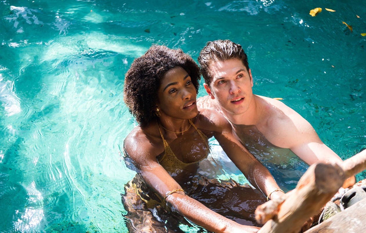 Raquel (Erika Januza) e Pedro (Caio Paduan) de O Outro Lado do Paraíso