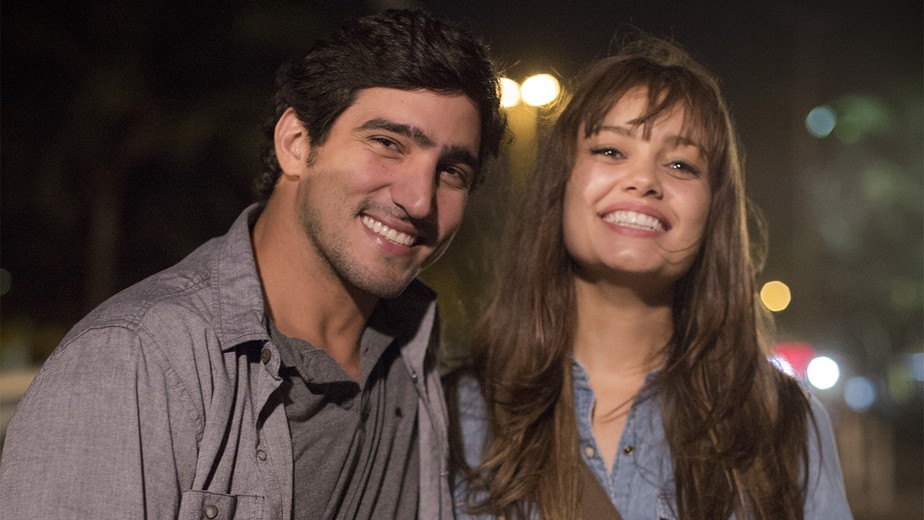 Renato (Renato Góes) e Alice (Sophie Charlotte) de Os Dias Eram Assim