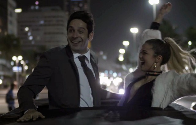 Agnaldo (Joao Baldasserini) e Sandra Helena (Nanda Costa) de Pega Pega