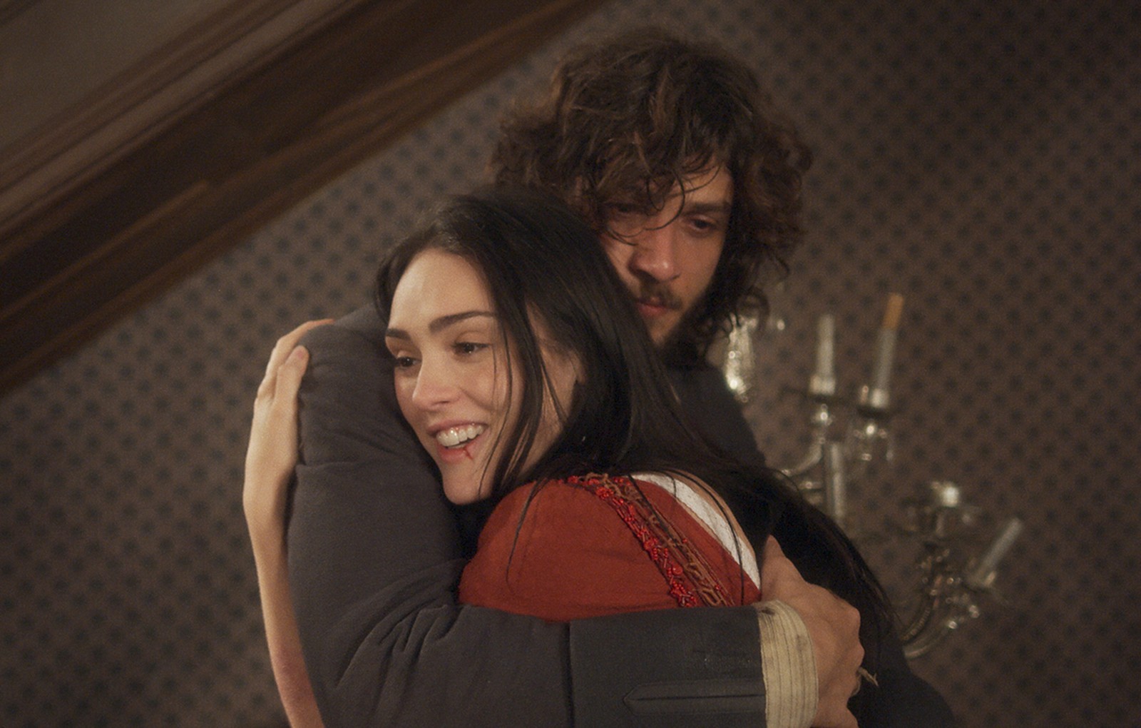 Isabelle Drummond e Chay Suede