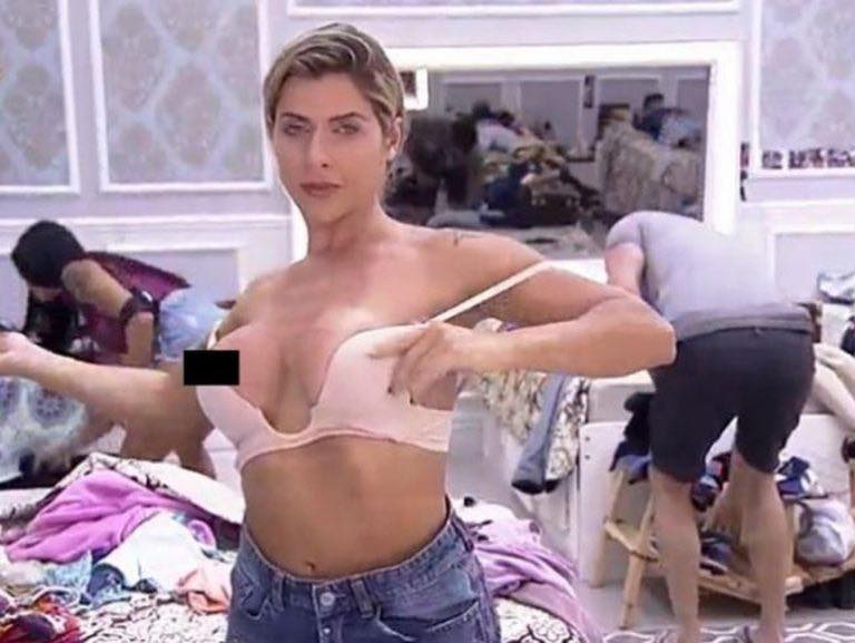Ana Paula Minerato paga peitinho em A Fazenda 9
