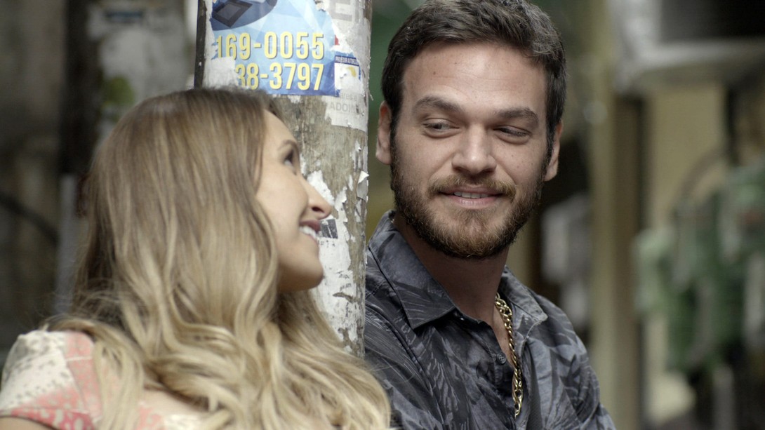 Carine (Carla Diaz) e Rubinho (Emílio Dantas) de A Força do Querer