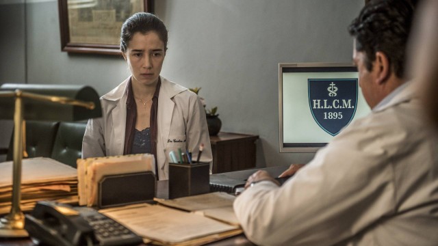 Carolina (Marjorie Estiano) e Samuel (Stepan Nercessian) de Sob Pressao