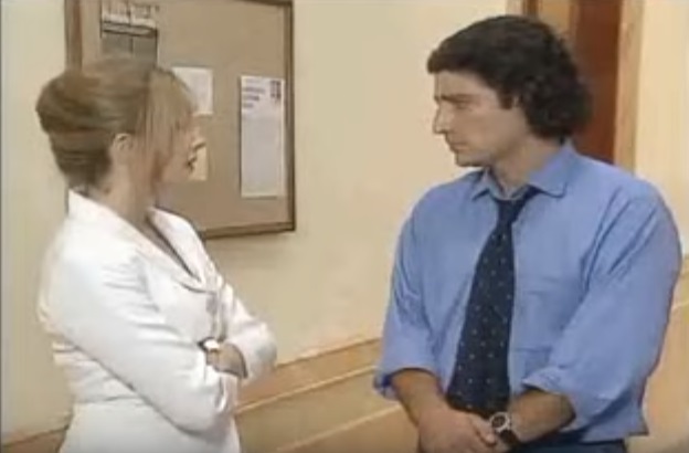 Nair (Maria Padilha) e Lancelotti (Giuseppe Oristanio) em Colégio Brasil