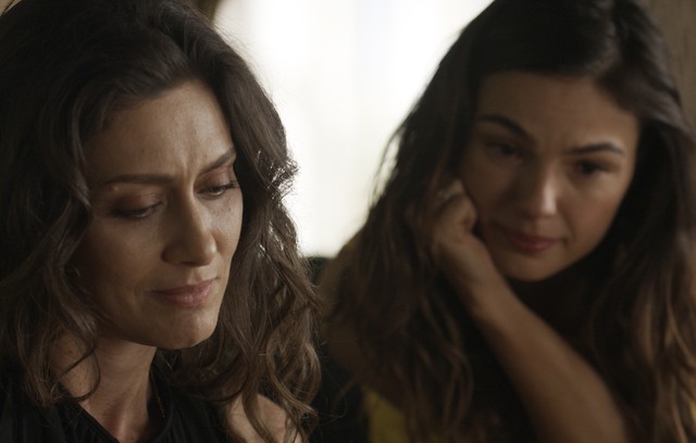 Joyce (Maria Fernanda Candido) e Ritinha (Isis Valverde) de A Forca do Querer