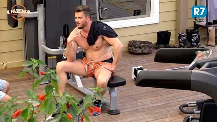 Marcos manda recado para Emilly