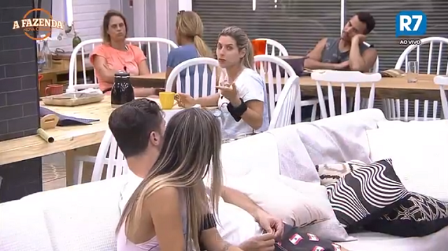 Minerato se irrita com a dupla Marcelo Ié Ié e Flávia Viana