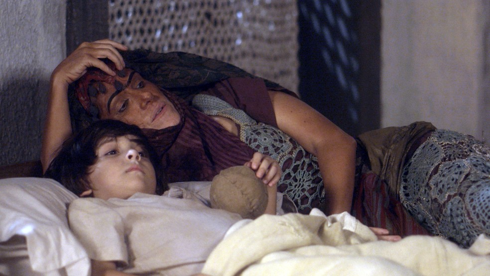 Quinzinho (Theo de Almeida) e Elvira (Ingrid Guimaraes) de Novo Mundo