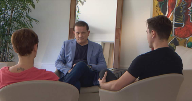 Roberto Cabrini e filhos de Marcelo Rezende (Divulgação/SBT)