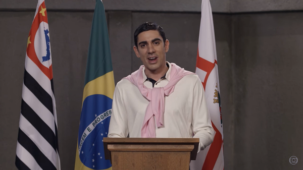 Adnet vestido de João Dória em nova temporada do Adnight (Reprodução/Globo)
