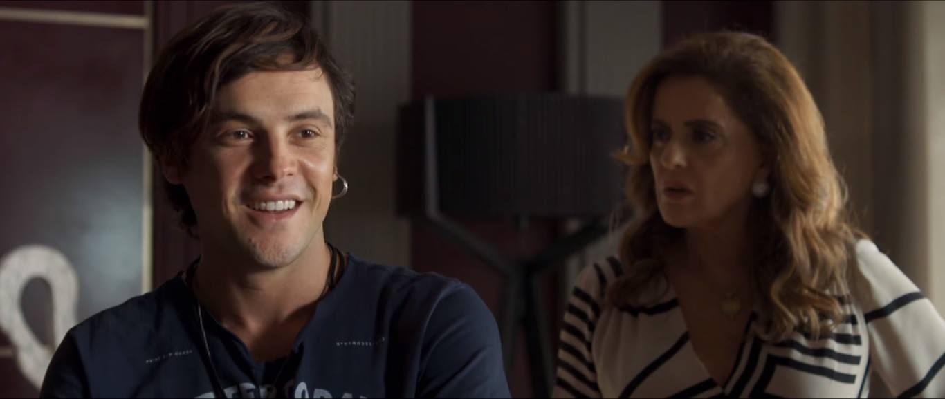 Gael (Sergio Guizé) e Sophia (Marieta Severo)