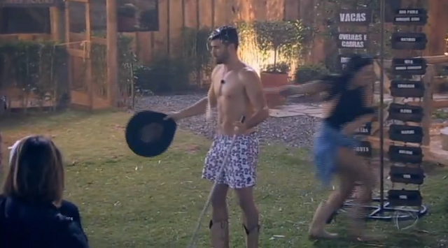 Monique dá ovada no Fazendeiro Marcelo Ié Ié