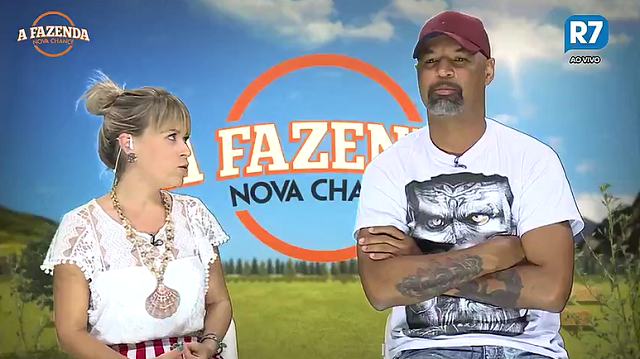 A comentarista Marcela Tavares e Dinei
