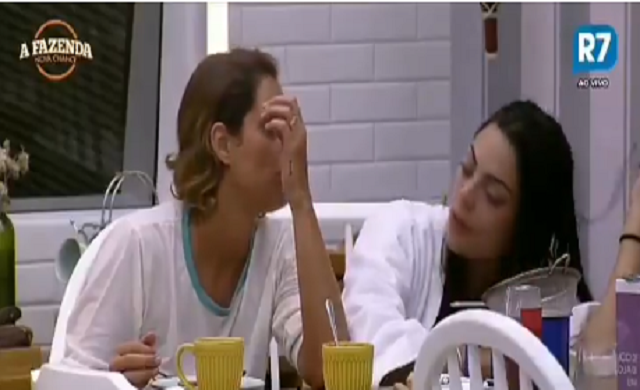 Monique Amin conversando com Aritana Maroni